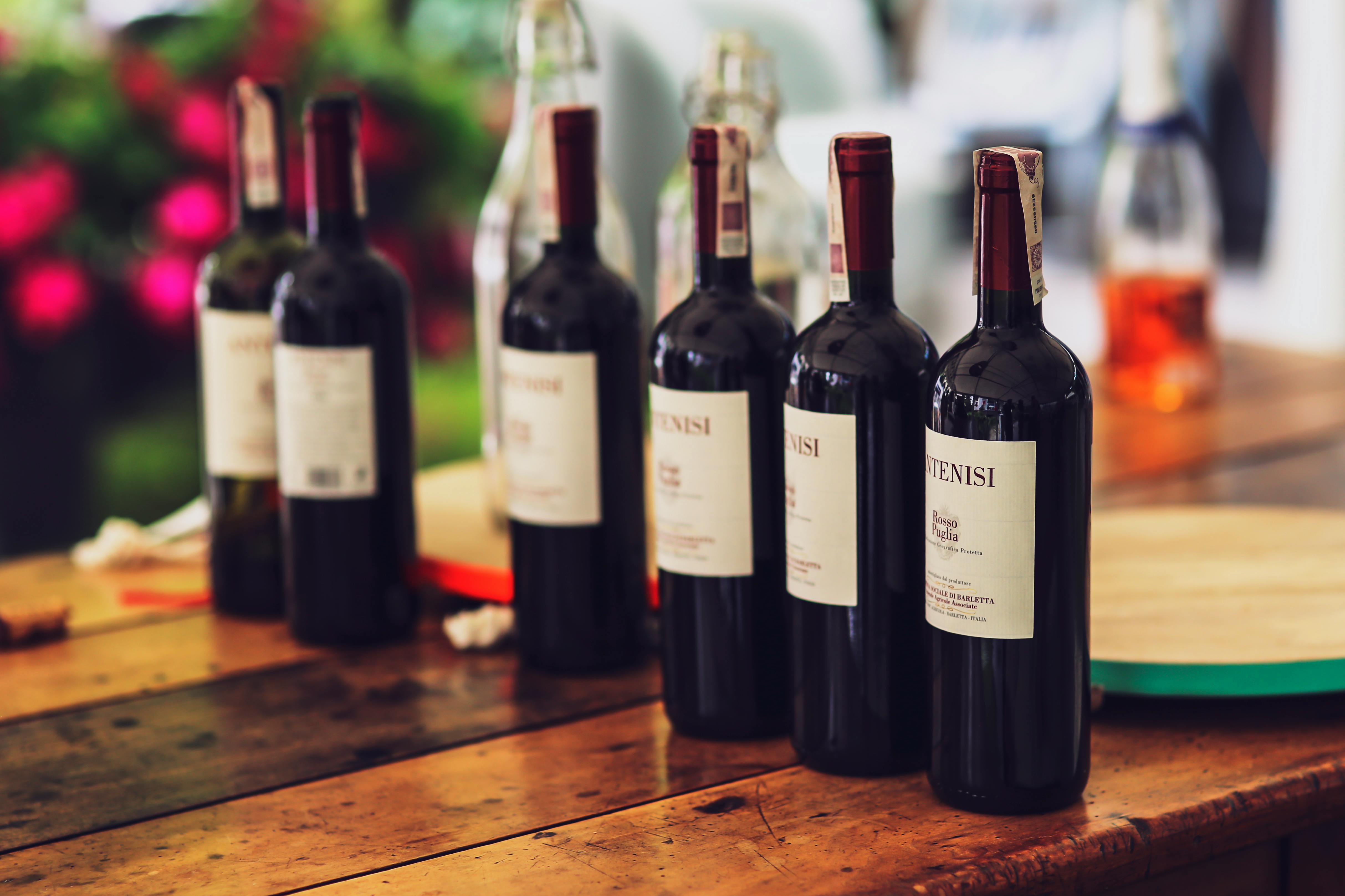 Still wine bottles